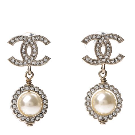 chanel pearl.earrings